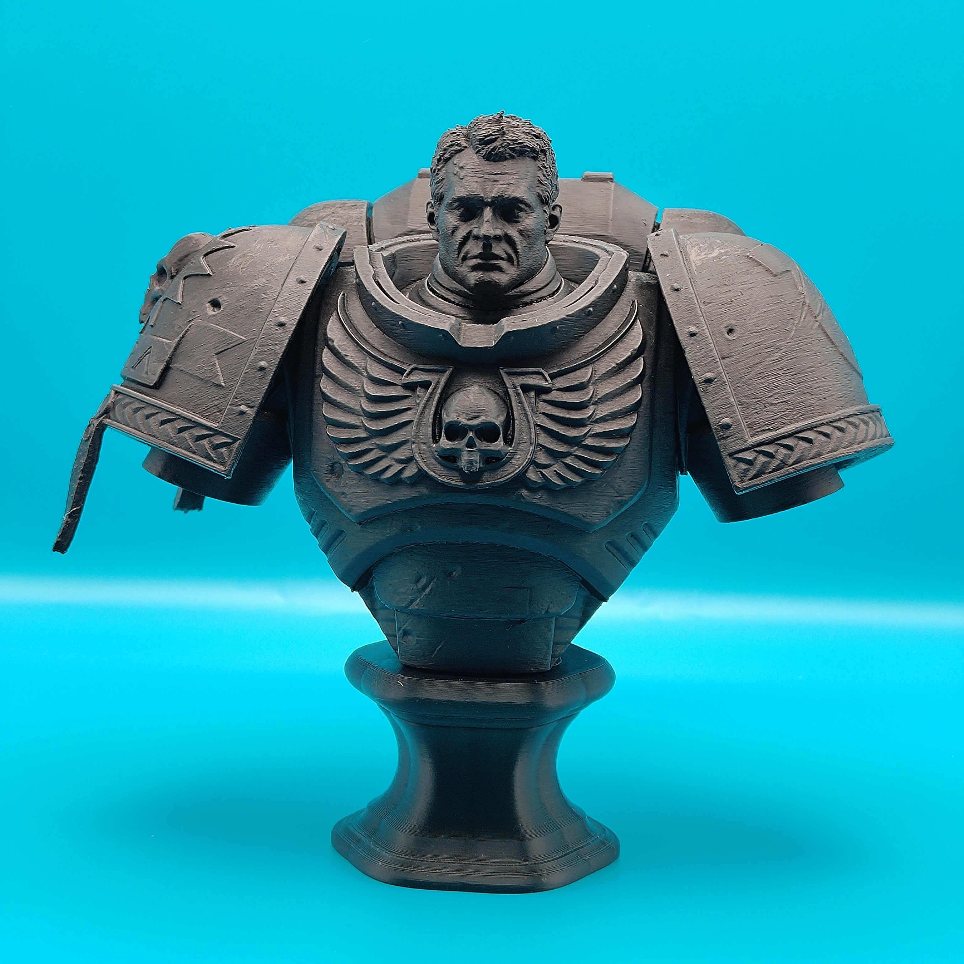 Bust inspired by Warhammer 40K: Lieutenant Titus - Fillywinkel