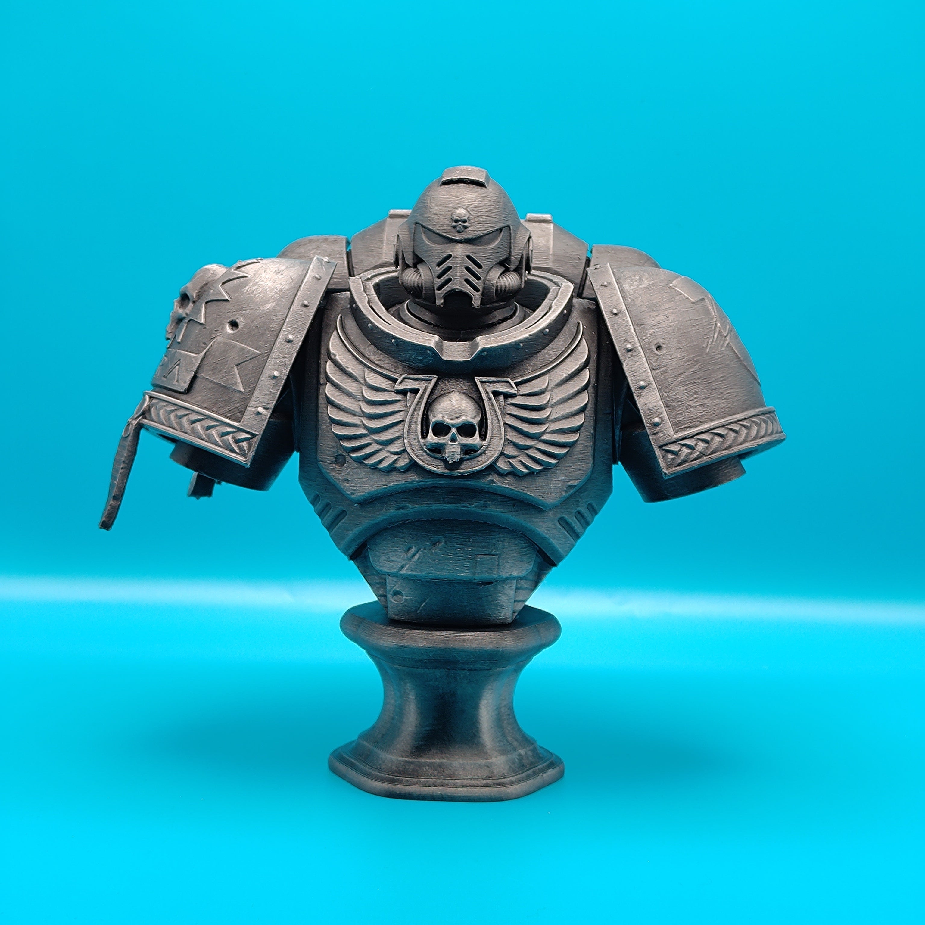 Bust inspired by Warhammer 40K: Lieutenant Titus - Fillywinkel