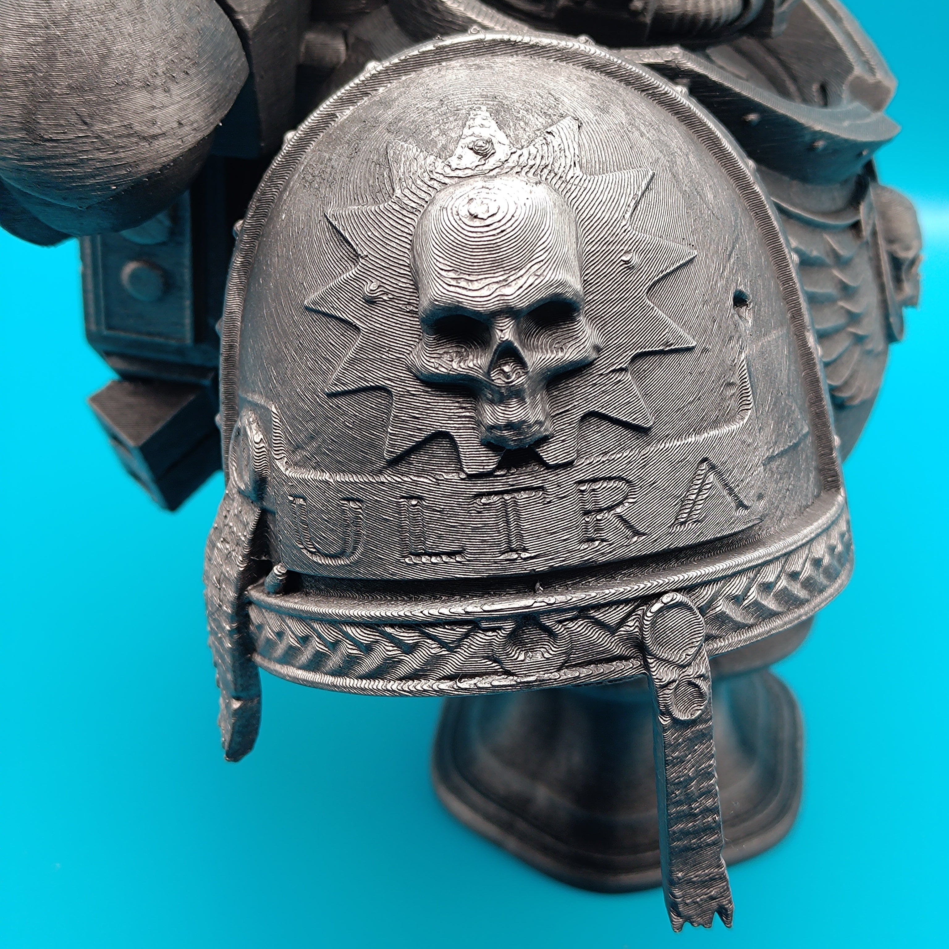 Bust inspired by Warhammer 40K: Lieutenant Titus - Fillywinkel