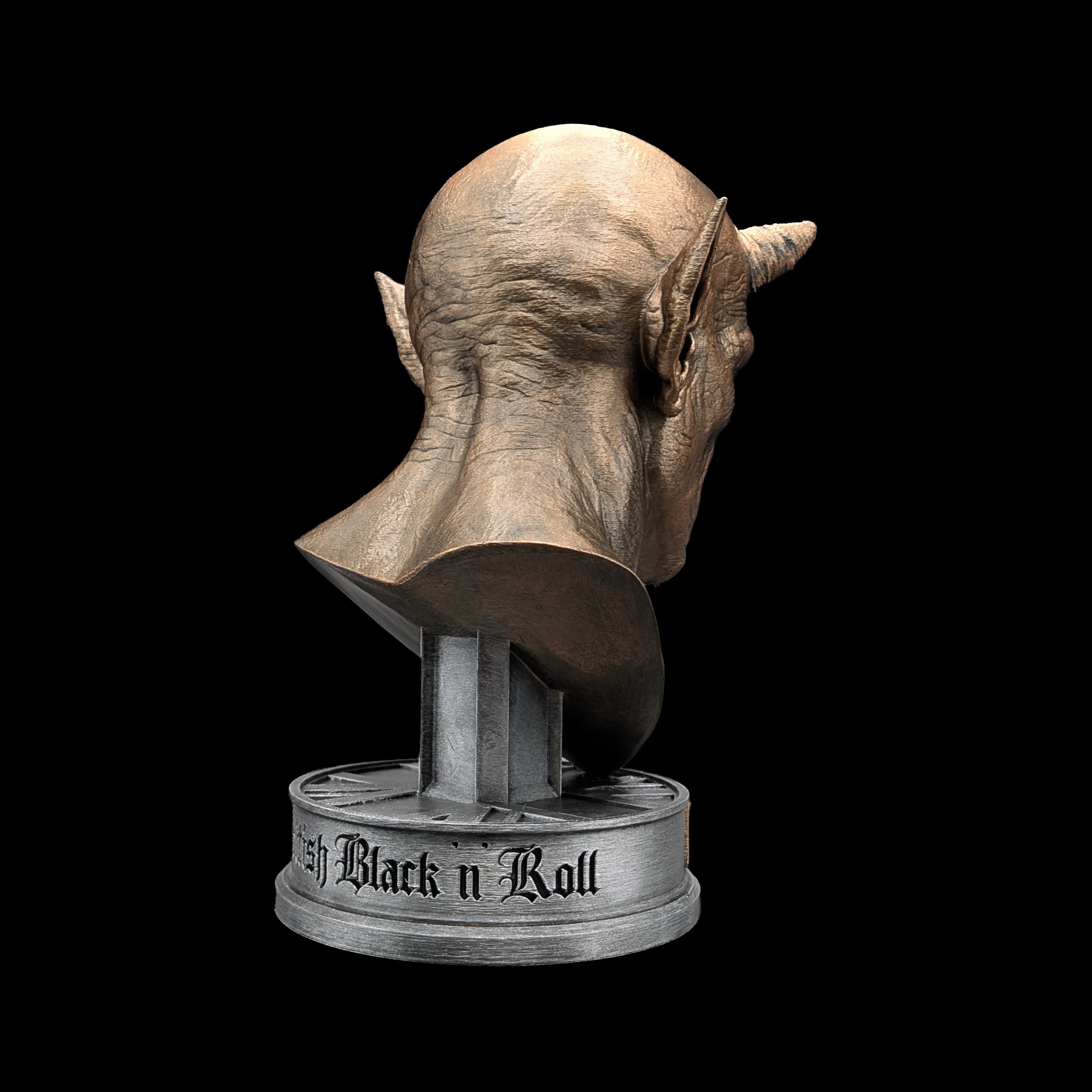 Base on the bust showing engraving of Black 'n' Roll from the right angle
